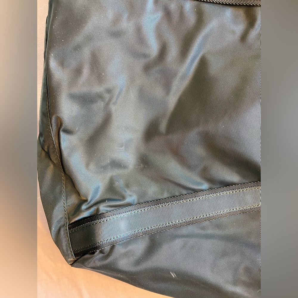 Lululemon Live Free Tote Teal Shadow  used a few times - Picture 13 of 14